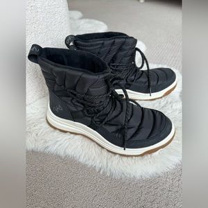 Ryka boots size 7.5, could fit an 8 nice, cute/comfy water repellent